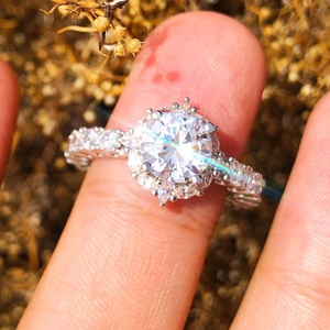 Anillo de Bodas de circonita cúbica redonda de moissanita imitada, anillo de compromiso Chapado en platino para mujer, joyería antideslustre - Product Image 2