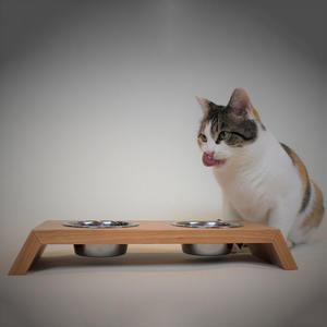 Commercio all'ingrosso in <span class=keywords><strong>legno</strong></span> massiccio Pet Food Stand in <span class=keywords><strong>legno</strong></span> elevato cane gatto ciotole supporto rialzato Rack Feeder Stand con <span class=keywords><strong>ciotola</strong></span> in acciaio inox - Product Image 3