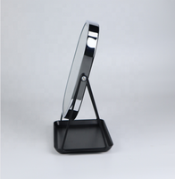 Miroir cosmétique carré en verre avec cadre en métal finition chrome et noir, design Art Déco pour un usage quotidien en maquillage