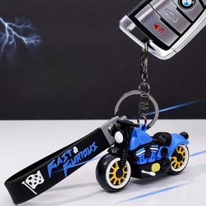 Porte-clés Moto Créatif et Original, Pendentif Sac à Dos pour Couple, Figurine 3D de Moto en <span class=keywords><strong>Dessin</strong></span> <span class=keywords><strong>Animé</strong></span> - Product Image 5