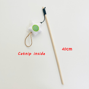 Varita de madera para gatos con juguete de tela, pluma y campana - Product Image 4