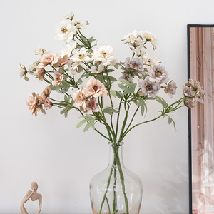 Bouquet de fleurs artificielles de camélia Plain Realm pour la décoration intérieure et extérieure, événements et mariages - Product Image 4