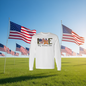 Camiseta de manga larga con estampado de la bandera de Estados Unidos y botas de camuflaje para el Día de los Veteranos, con la frase Love My Veteran Dad - Product Image 1