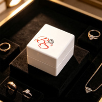 Boîte à bijoux carrée en bois blanc laqué avec intérieur en velours, logo personnalisé, couvercle à charnière pour demande en mariage, emballage de vente au détail et cadeau