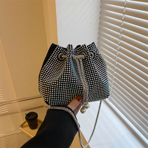 <span class=keywords><strong>Sac</strong></span> seau à cordon orné de strass, nouveau style 2026, design entièrement strassé, <span class=keywords><strong>sac</strong></span> bandoulière haut de gamme à chaîne, très tendance. - Product Image 4