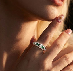 Bague Éternité Style Cour Antique en Argent S925 avec Moissanite Brillante Incrustée et Émail Vert – Élégante Bague pour Femme, Idéale pour un Cadeau - Product Image 5