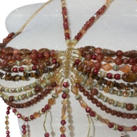 Top Halter Perlé Bohème Fait Main avec Perles en Résine Vertes et Brunes et Perles de Pierres Précieuses Mélangées pour Soirées en Boîte de Nuit et Festivals de Musique