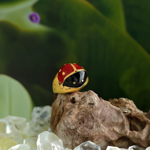 Anillo de Mariquita de Acero Inoxidable 316L con Baño de Oro PVD y Esmalte Rojo, Joyería de Moda - Product Image 3