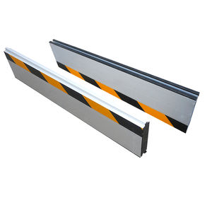 駐車場用アルミニウム水保持プレート河川堤防と水管理のための洪水防止 - Product Image 1