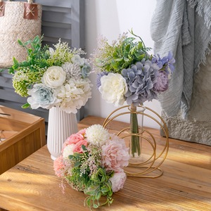 Bouquet d'hortensias artificiels CallaFloral bleu, violet et vert pour mariage et décoration intérieure – Fleurs écologiques transfrontalières - Product Image 1