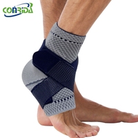 Ce support de cheville à compression de haute qualité avec sangles réglables convient à la protection de la cheville et à la récupération après des entorses.