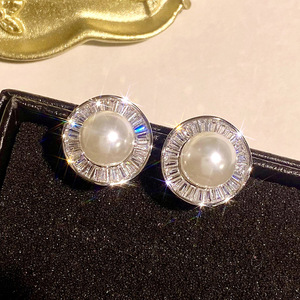 Orecchini a perno rotondi irregolari da donna, effetto perla, stile elegante e delicato, gioielli per l'orecchio da indossare tutti i giorni - Product Image 5