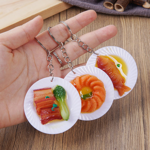 จี้รูปจานอาหารจีนจำลองขนาดเส้นผ่านศูนย์กลาง 5.5 ซม. ของเล่นพวงกุญแจรูปหมูตุ๋นและปลาตุ๋นจำลอง - Product Image 3
