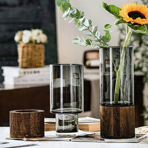 Minimalistische Kreative Große Hydroponik-Glücksbambus-Vase mit Naturholz-Sockel und Glas für Wohnzimmer- & Esstisch-Dekoration - Product Image 3