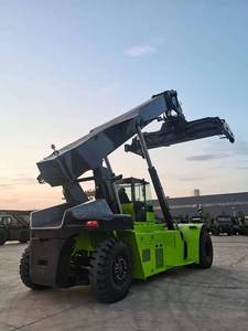 China Zoomlion ZRS4531 Apilador de alcance de 45 toneladas para elevación de contenedores de puertos y terminales - Product Image 6