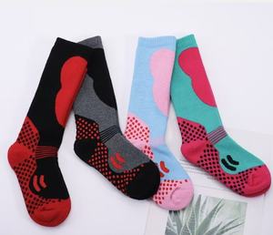 <span class=keywords><strong>Chaussettes</strong></span> de <span class=keywords><strong>ski</strong></span> de sports d'hiver pour enfants Laine chaude Long Crew avec fond en laine épaisse Technique déodorante tricotée - Product Image 1