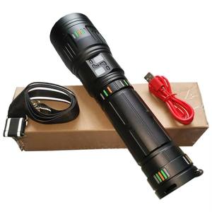 Lampe torche tactique LED zoomable avec 4 piles 18650, câble USB rechargeable et sangle pour utilisation en extérieur - Product Image 2