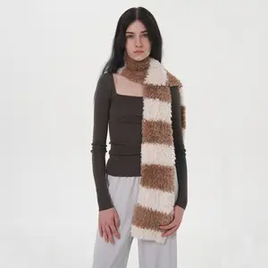 柔软条纹双色毛绒围巾女新款冬季保暖加厚一切带可爱针织围巾围兜