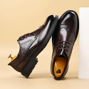 Bottines Chelsea classiques à bout rond, décontractées, en cuir véritable, gravées et peintes à la main, à semelle souple, légères, à enfiler, style britannique - Product Image 3