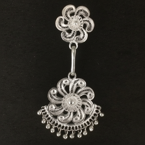 ต่างหูเม็ดกลมแบบถักสีเงินเกรดสูงต่างหูแบบชนเผ่าประดับแบบโมเดิร์นแบบปรับขนาดได้ตามต้องการ - Product Image 1