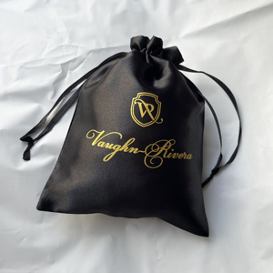 Bolsa de satén de lujo con cordón, logotipo dorado personalizado impreso, bolsa de satén blanca para empaque de joyería - Product Image 3