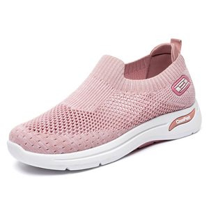 Zapatos de mujer 2025, nuevo modelo de verano, calzado deportivo informal de malla transpirable con suela suave para mamá, sin cordones, para comercio exterior. - Product Image 5