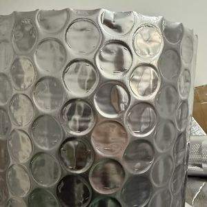 Film bulle d'aluminium réfléchissant coloré pour isolation thermique avec garantie d'un an pour usage en entrepôt - Product Image 1