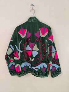 Veste en velours brodée Suzani verte, motif floral vibrant, style folklorique unique, vêtement d'extérieur, veste brodée Suzani colorée - Product Image 6