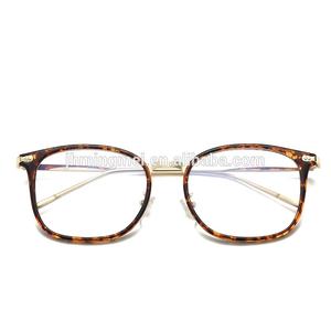 Monturas de Gafas de Diseño Retro de Calidad para Hombre y Mujer - Product Image 1