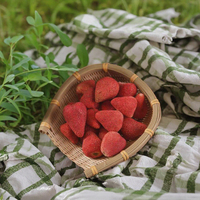 Fraises entières lyophilisées de haute qualité, emballées en vrac pour les collations, sans sucre