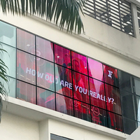 Affichage à LED P3.91 transparent de mur d'écran de la publicité polychrome d'intérieur de Shenzhen