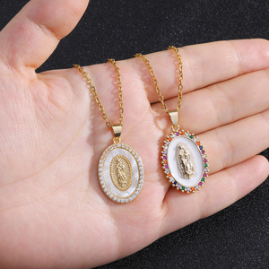 Collana con Pendente in Ottone Placcato Oro 18K Christian, Medaglia della Vergine Maria con Zirconia Cubica Arcobaleno <span class=keywords><strong>per</strong></span> Matrimoni - Product Image 1