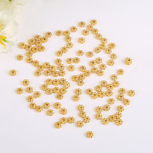 Perles entretoises en forme de fleur plaquées or Lisheng Jewelry 6 mm pour la fabrication de bracelets et de colliers DIY - Product Image 1