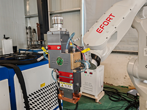 Machine de trempage laser robotisée industrielle pour le renforcement de surface des engrenages de moules et le traitement des surfaces d'objets à haute dureté - Product Image 1
