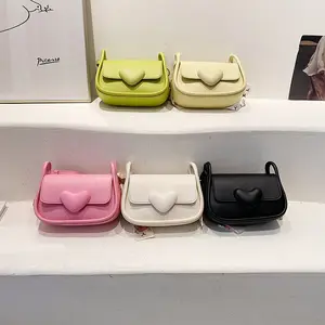 工場ホット販売ハンドバッグ2022女の子最新ファッション愛の財布若い女性のための人気のハンドバッグ