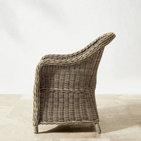 Ensemble de mobilier de jardin classique Villa Resort Chaise en rotin et osier avec accoudoir Table basse et chaises d'extérieur