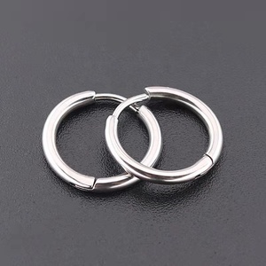Venta al por Mayor de Joyería de Moda, Aretes de Aro Redondos de Acero Inoxidable Chapados en Oro de 18K, Aretes de Aro Lisos para Mujeres y Hombres - Product Image 4