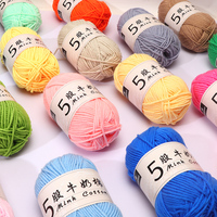 무료 샘플 다양한 색상 부드러운 손뜨개 아기용 실 5합 50g 100% 아크릴 난연성 실 크로셰 뜨개질용