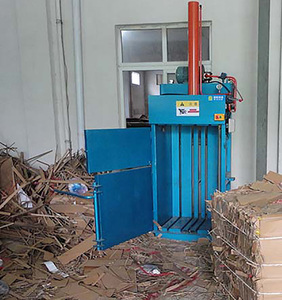 Kleine Balenpers Schroot Papier Doos <span class=keywords><strong>Compactor</strong></span> Papieren Zak Making Machine - Product Image 2