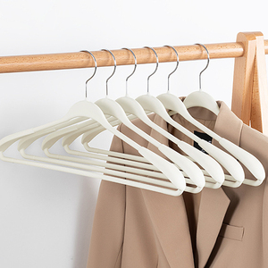 Organizzatore per Armadio Personalizzabile Chrisma con Gancio Largo, Appendiabiti Antiscivolo in Plastica per Cappotti e Abiti, Grucce in Tessuto Vellutato - Product Image 4