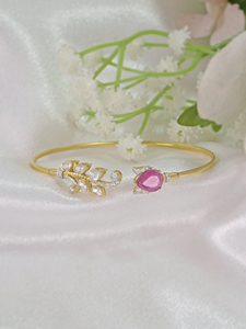 Brazalete Firdous Leaf, Inspirado en la Naturaleza, Elegante, Hecho a Mano, Oro de 9K, Diamantes Polki, Brazalete de Diseño, Moda Tradicional - Product Image 2