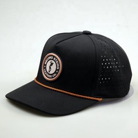 Casquette de baseball unisexe personnalisée à 5 panneaux, noire, avec trous découpés au laser, en tissu éponge, perforée, avec logo en PVC caoutchouc, imperméable