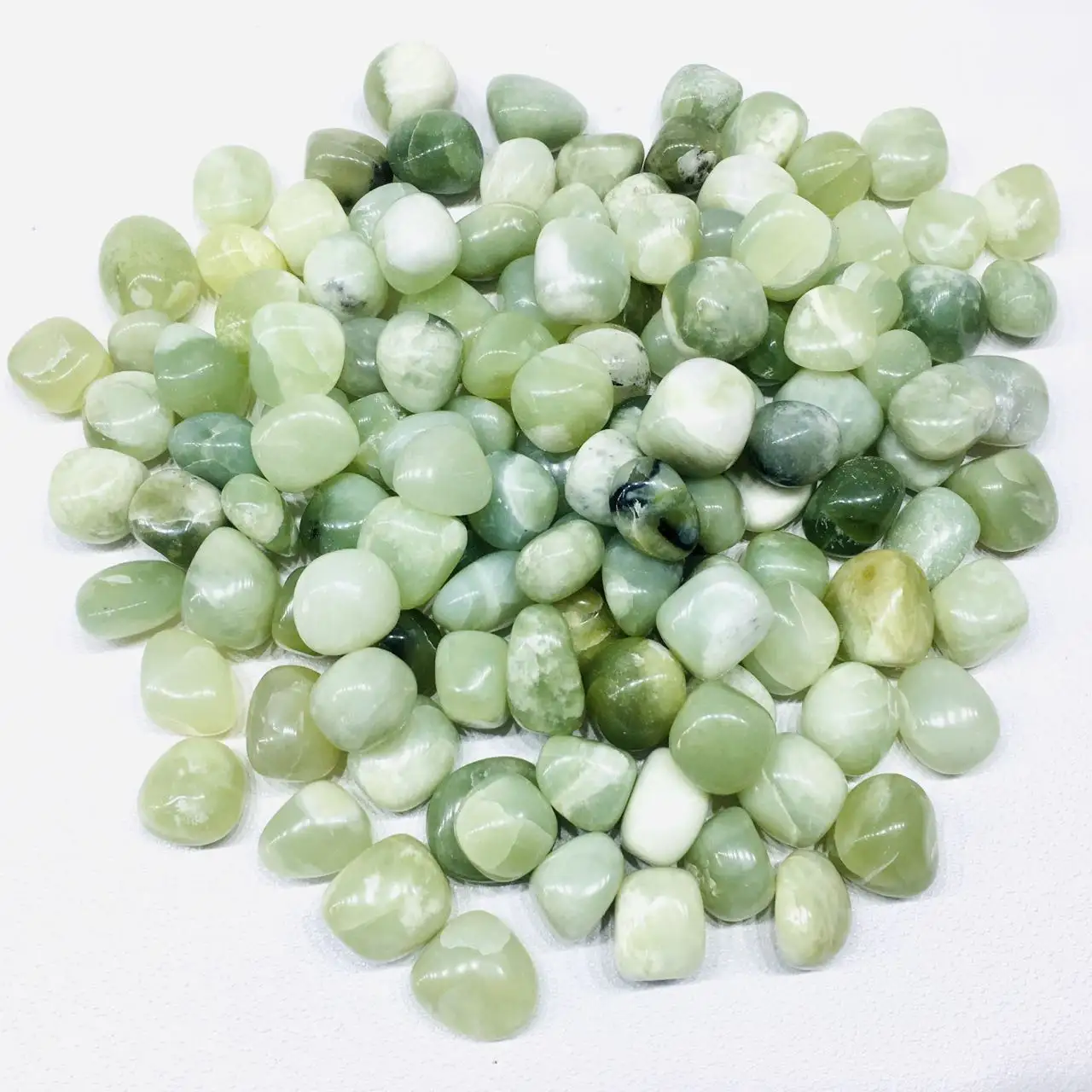 Bulk atacado 2-3cm xiu yu jade, polido natural luz verde jade tumbled pedra para decoração da casa