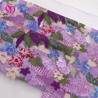 Tissu brodé de sequins élégant haut de gamme, tissu pour vêtements à feuilles brodées en 3D, dentelle à sequins à fleurs violettes pour les mariages et les fêtes