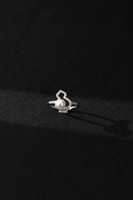 Bague en forme de gourde incrustée de diamants, avec perle naturelle Aurora et anneau ouvert réglable.
