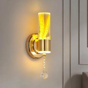 <span class=keywords><strong>Applique</strong></span> murale dorée de luxe, élégante lampe murale LED suspendue en acrylique pour chambre, couloir, salon et intérieur d'hôtel - Product Image 1