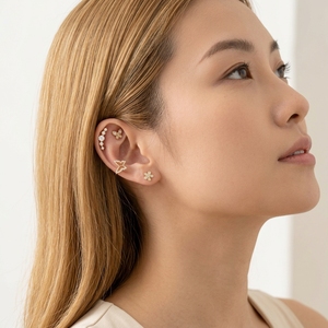 Pendientes Hipoalergénicos de Acero Inoxidable Maina, Joyería para Perforaciones, Pendientes de Cartílago con Forma de Mariposa, Perforaciones de Tragus, Hélix y Labios - Product Image 3