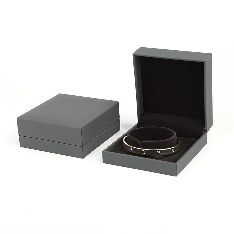 Boîte à bracelet grise