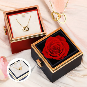 <span class=keywords><strong>Ciondolo</strong></span> 2024 <span class=keywords><strong>con</strong></span> Cuori Intrecciati Incisi, Scatola Rotante <span class=keywords><strong>con</strong></span> Rosa Eterna e Collana in Acciaio Inossidabile per Fidanzate e Donne - Product Image 1