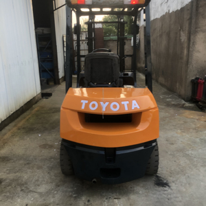 Used Toyota 3Ton Diesel <b>Forklift</b> Good Performance and Low Price Japan Original Electric Gas <b>Forklift</b> with 3 Meters Lift - Product Image 3